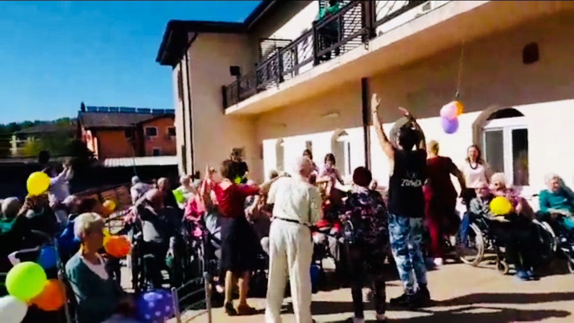 Dans pentru cei 77 de seniori de la Căminul pentru Persoane Vârstnice Ostroveni