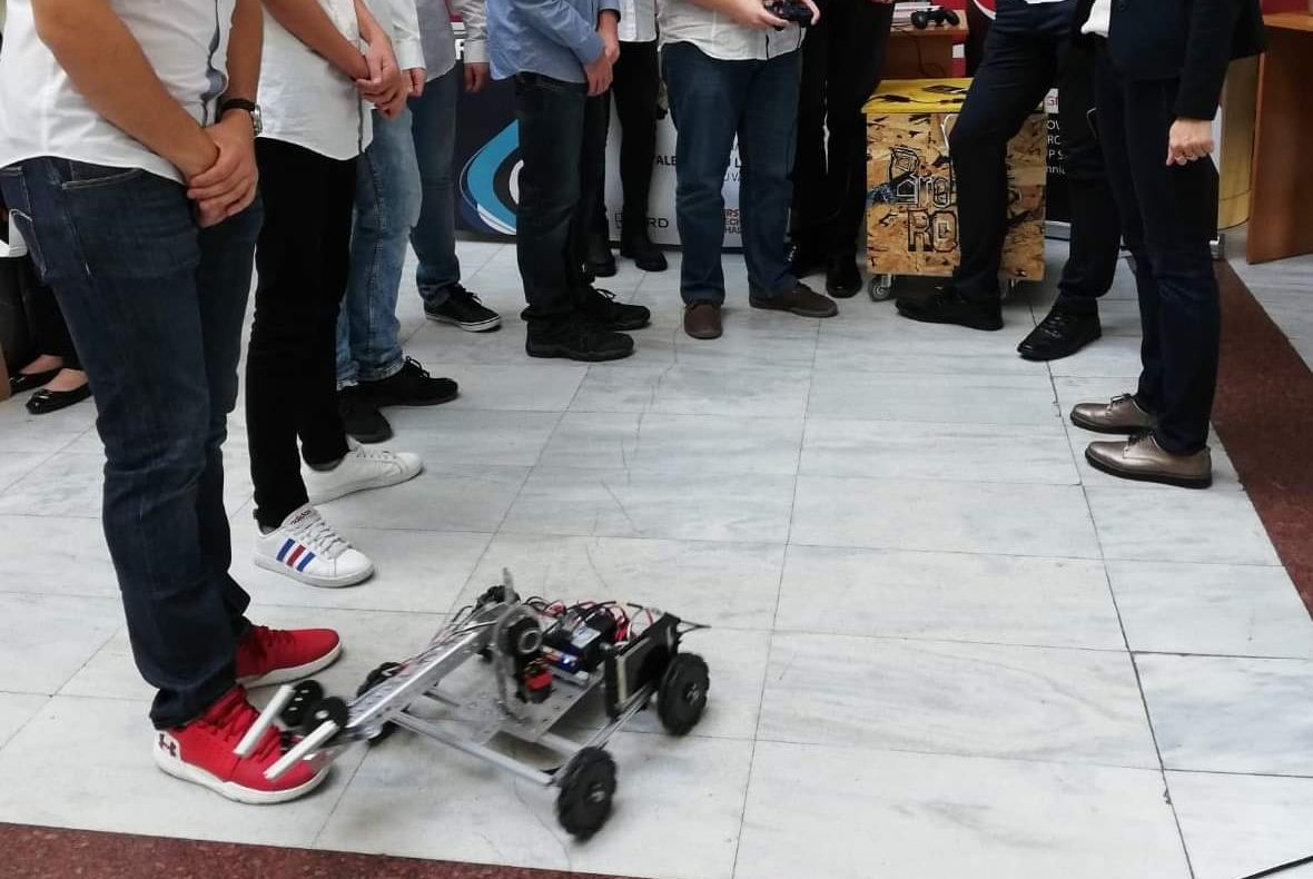 Tinerii pasionați de știință și tehnologie s- au întâlnit la Biblioteca Județeană