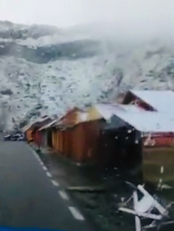 Temperaturi scăzute până marți. Primele ninsori și zile însorite, în octombrie