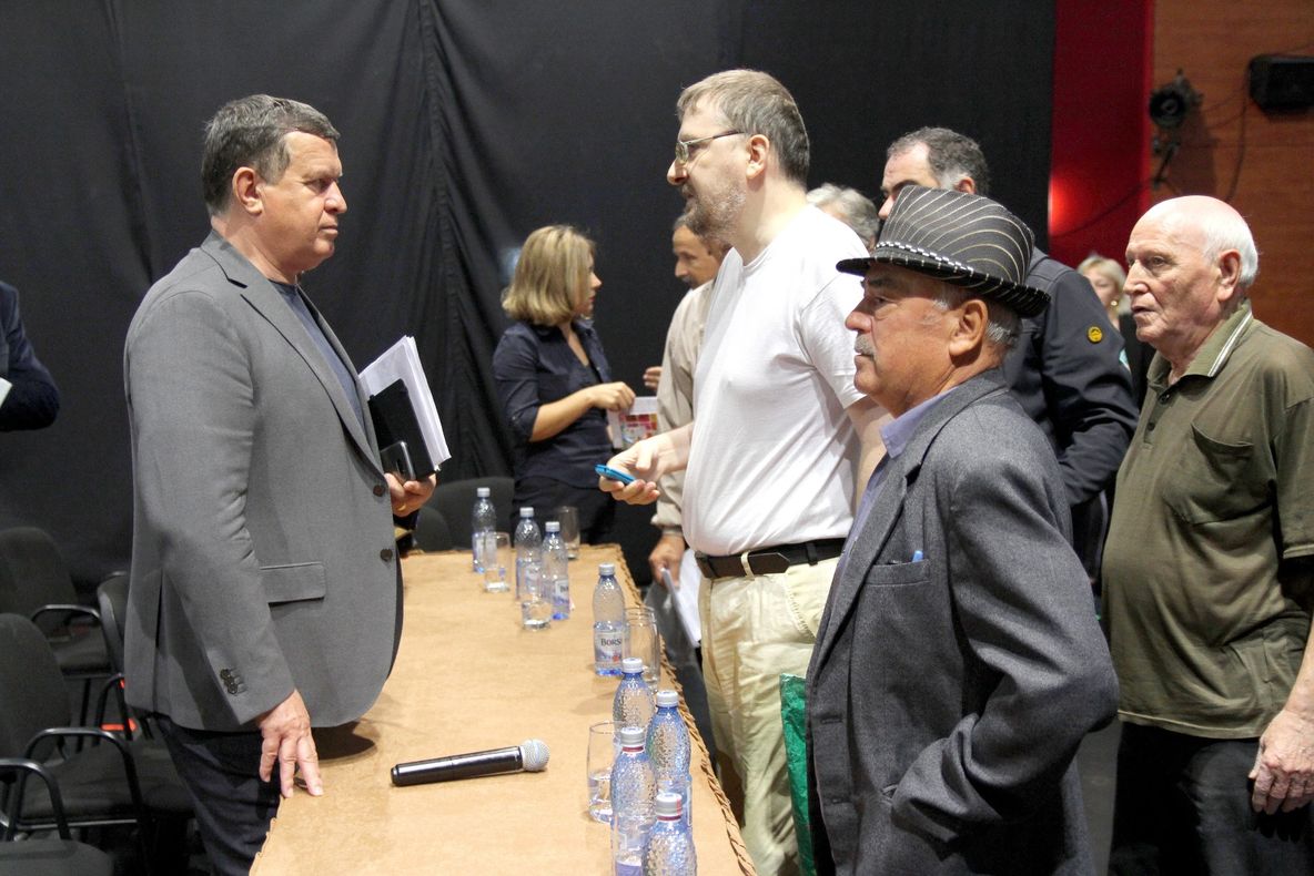 Locuitorii Ostroveniului au răspuns invitaţiei la discuţii lansată de primar