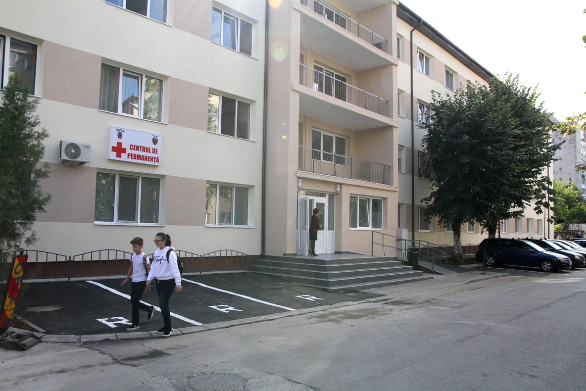 Zeci de râmniceni au trecut pragul Centrului medical de permanenţă din Ostroveni