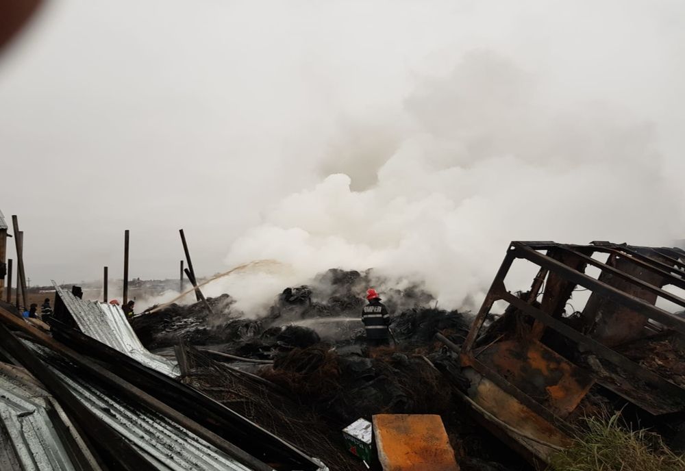 La Drăgășani continuă intervenția pompierilor ! VIDEO