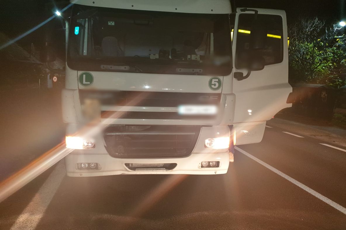 Bărbat acroșat de autocamion, mort pe DN 7 !