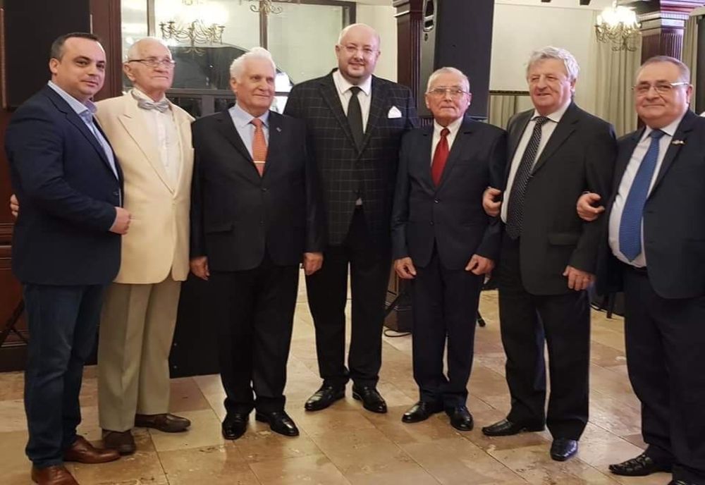 Donații de carte și distincții în cadrul galei Seniorilor Vâlceni 2020