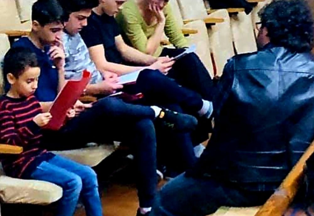 Ivan Turbinca, la Teatrul Ariel. Un copil într- unul din rolurile principale