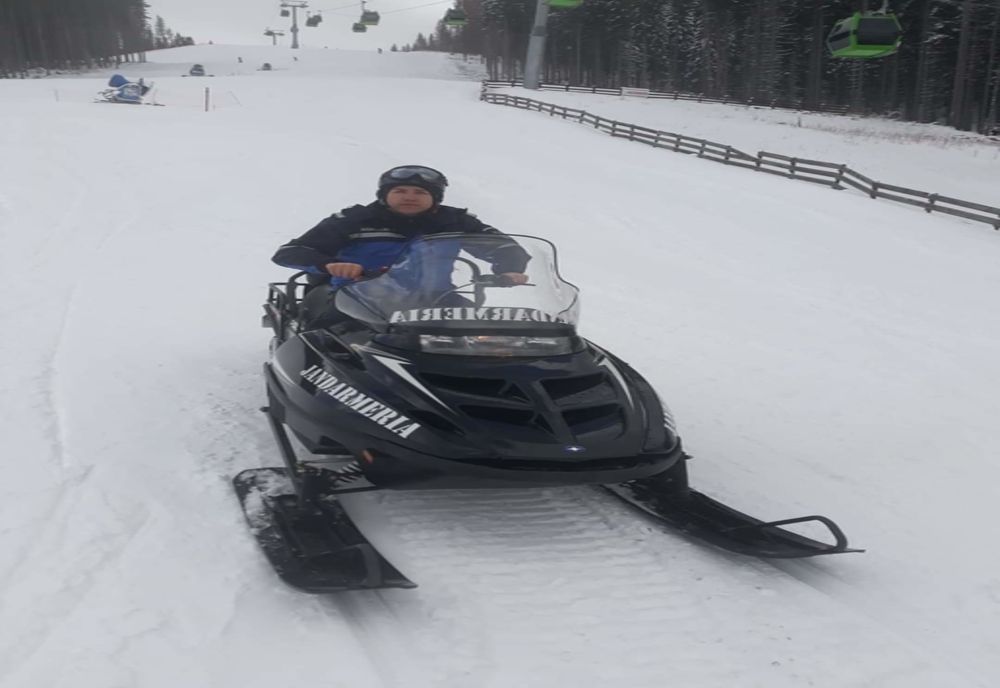 Un snowmobil pentru jandarmii montani vâlceni 