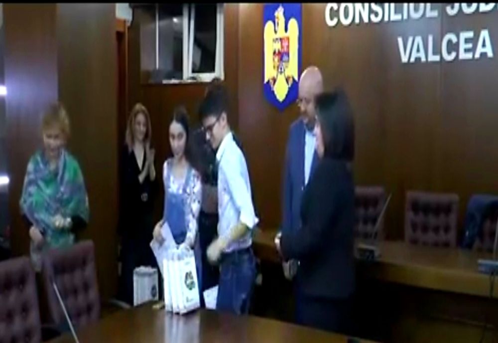 Liceul din Drăgășani a căștigat concursul “Valentine’s Day vs. Dragobete” 