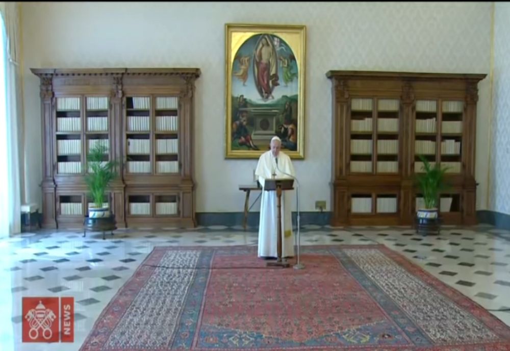 Papa Francisc cheamă la rugăciune comună, astăzi la ora 12 00: Să răspundem cu universalitatea rugăciunii
