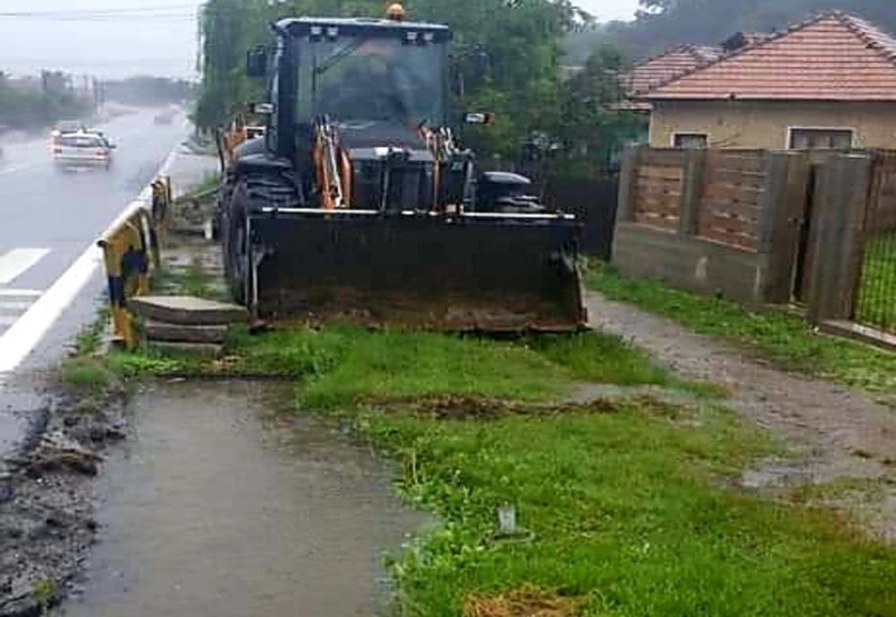 Echipaje de intervenție în mai multe localități vâlcene