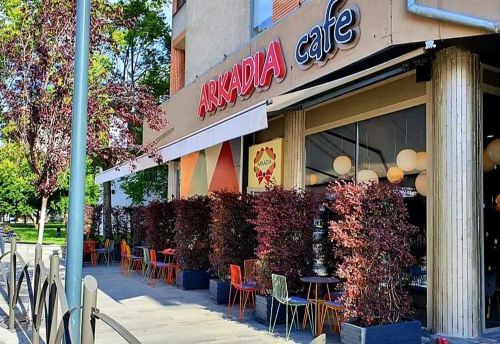 Dulciuri și istorie, pentru cei care au ales astăzi terasa Arkadia