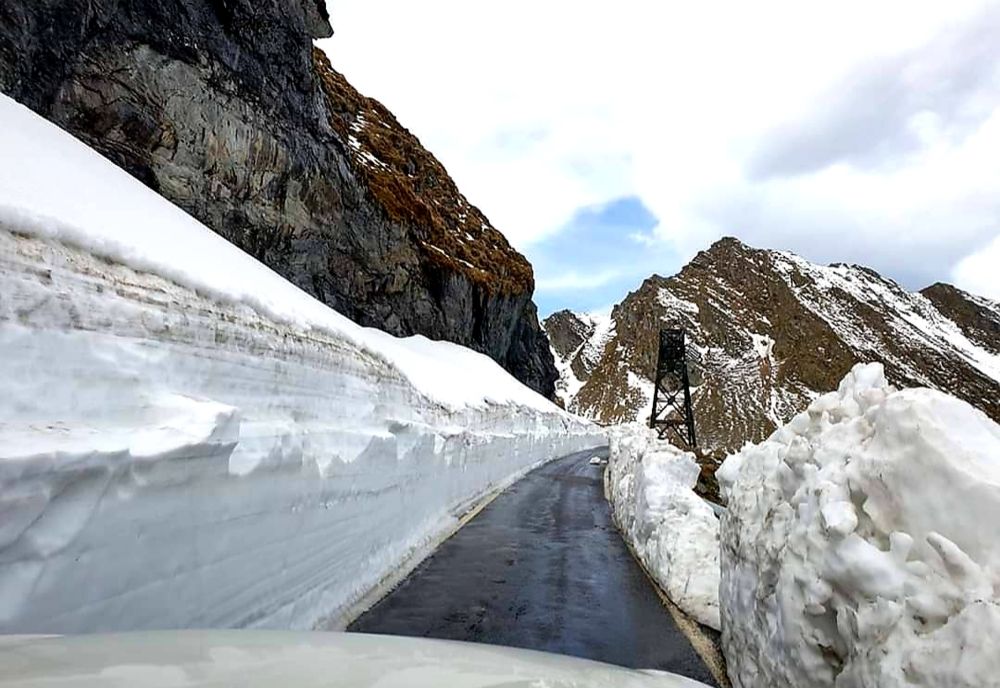 Operațiunile de deszăpezire au fost reluate pe Transfăgărășan