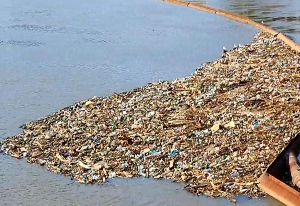 Cantitate mare de reziduuri blocată în Călimănești 