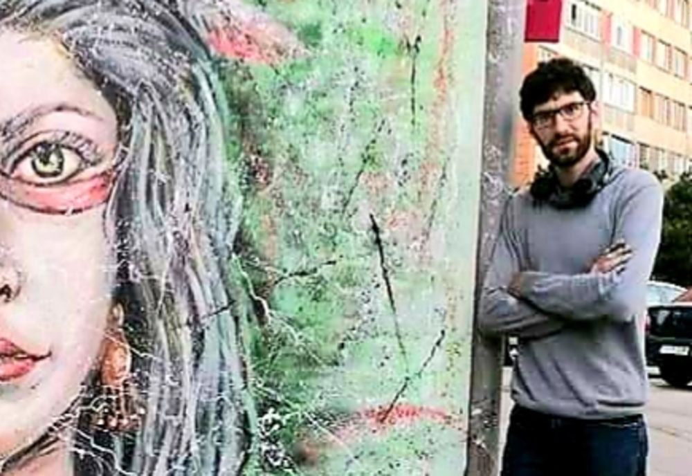 Adrian Luță, pictorul care a transformat un hotel din Horezu în operă de artă, sărbătorit astăzi