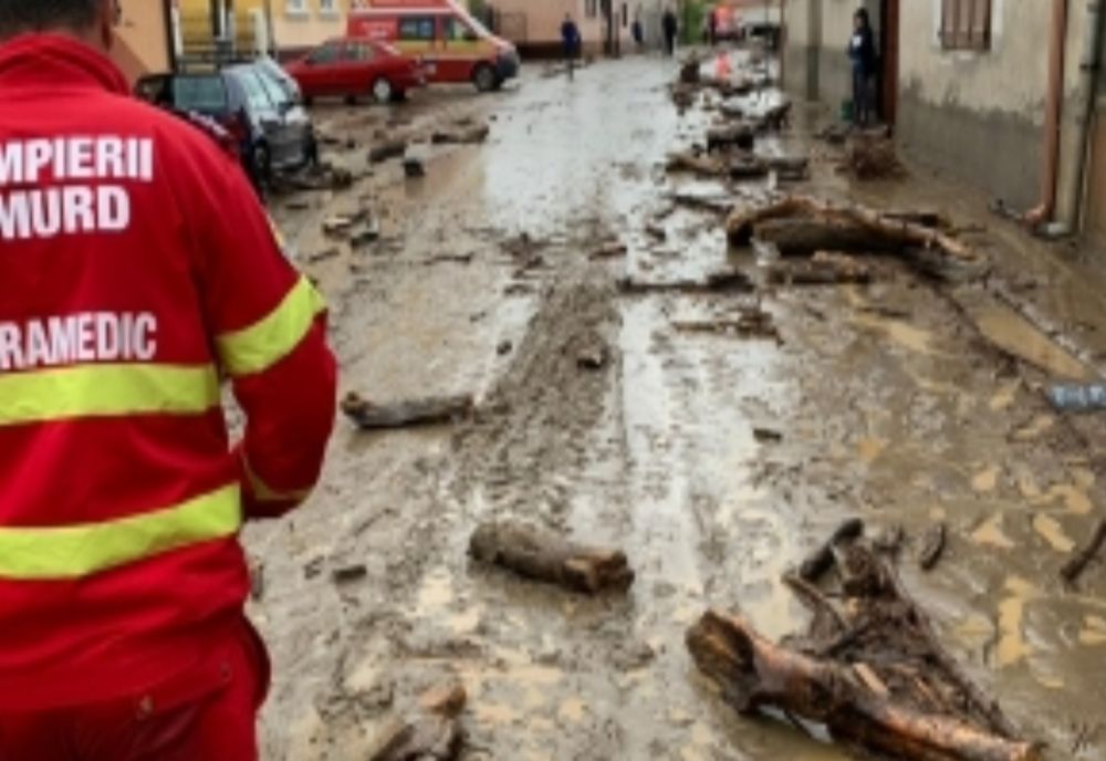Inundații în Vâlcea. Brezoi si Racovita, cele mai afectate localități