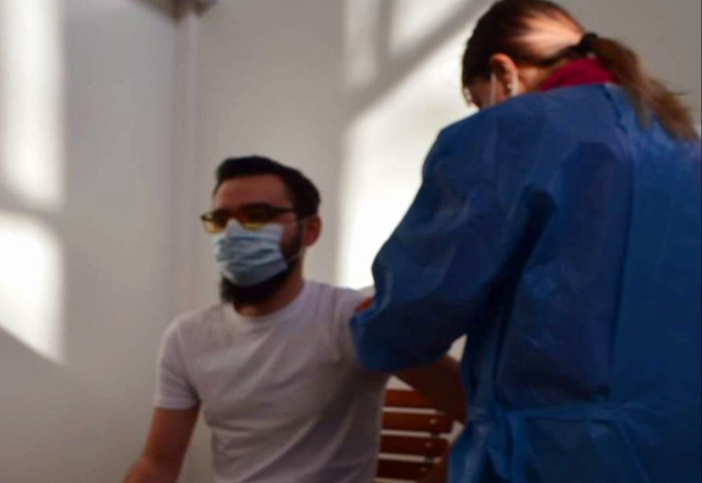 Prefectul județului Vâlcea Sebastian Fârtat s-a vaccinat astăzi împotriva COVID-19