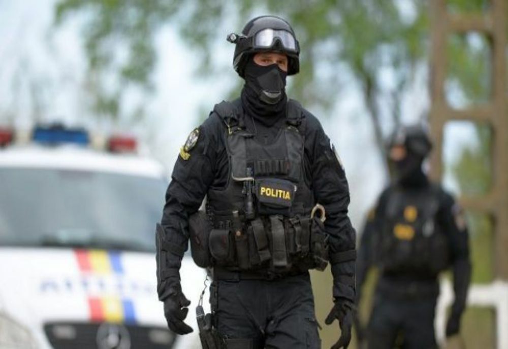 12 percheziții domiciliare în județele Vâlcea și Argeș