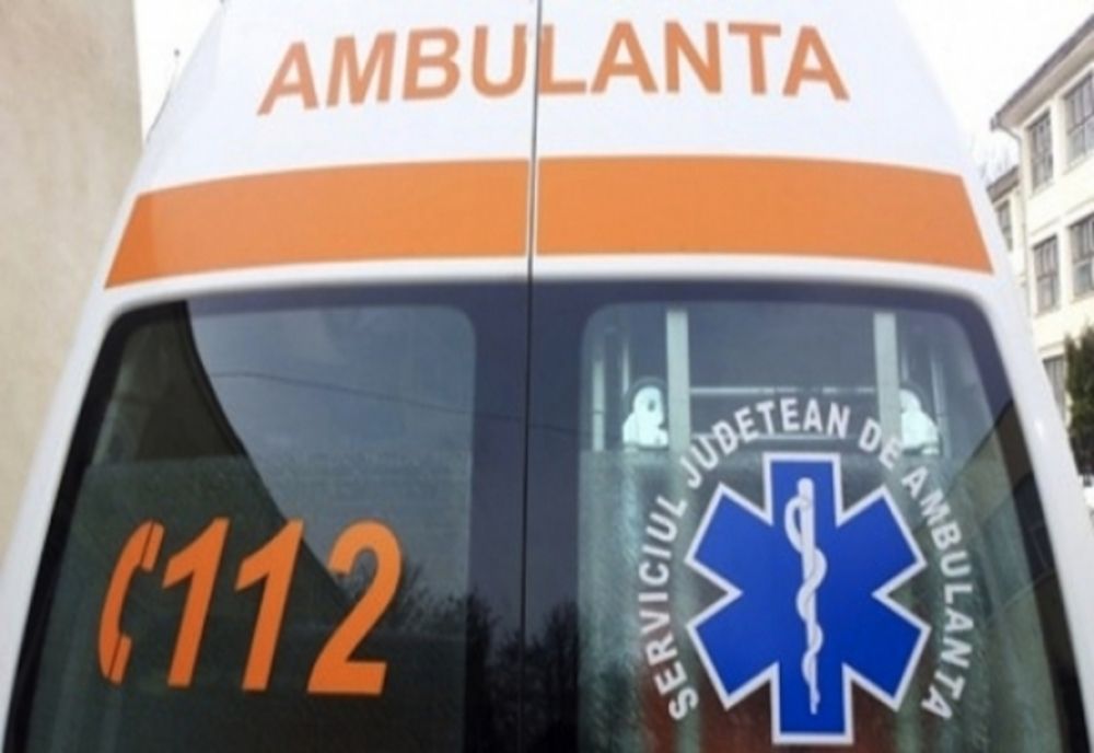 Două persoane, printre care o fetiţă de 10 ani, lovite de o maşină în Vâlcea