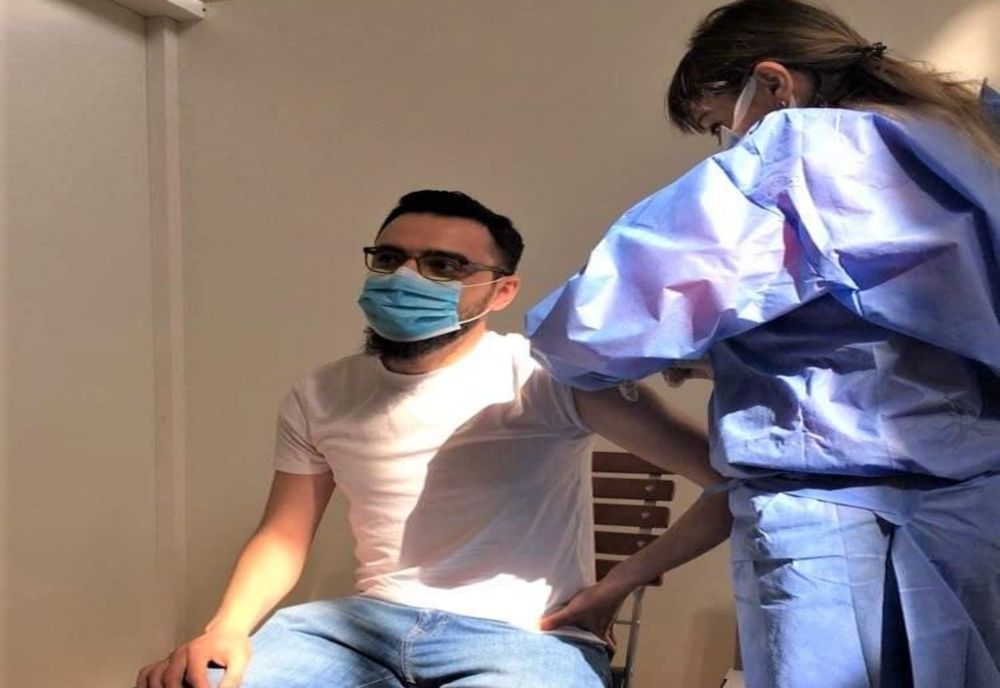 Prefectul Sebastian Fârtat a primit doza de rapel cu vaccinul AstraZeneca