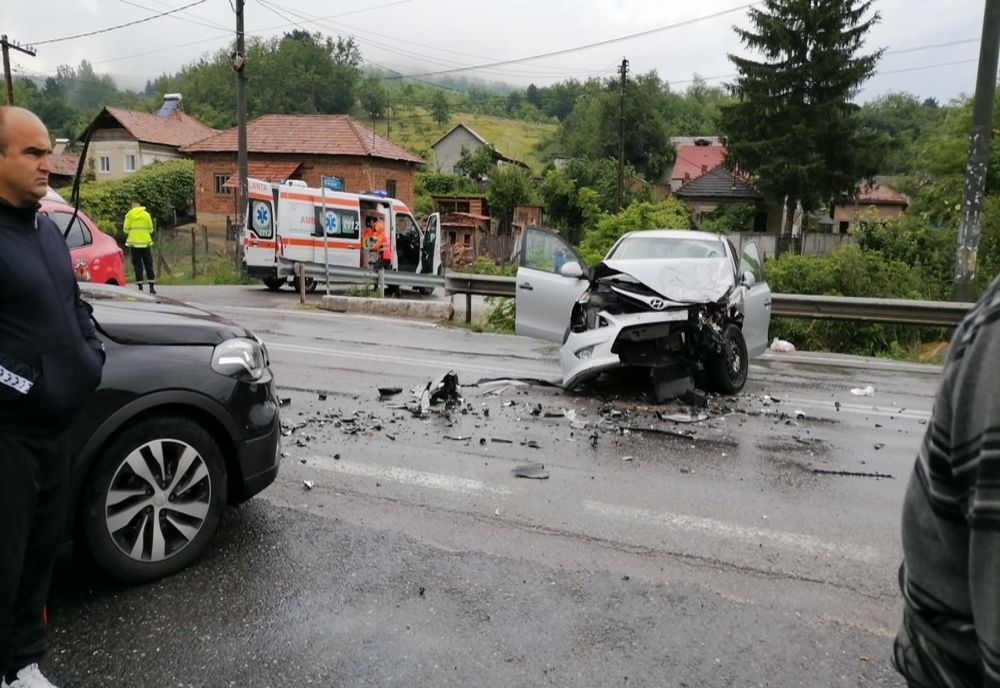 Accident în Vâlcea. Trafic rutier blocat pe DN 7