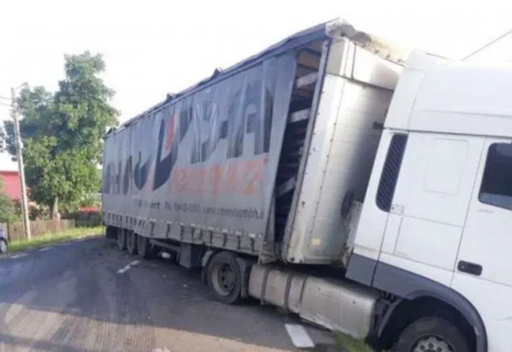 Traficul rutier între Piteşti şi Râmnicu Vâlcea a fost redirecționat, în această dimineaţă, prin Curtea de Argeş