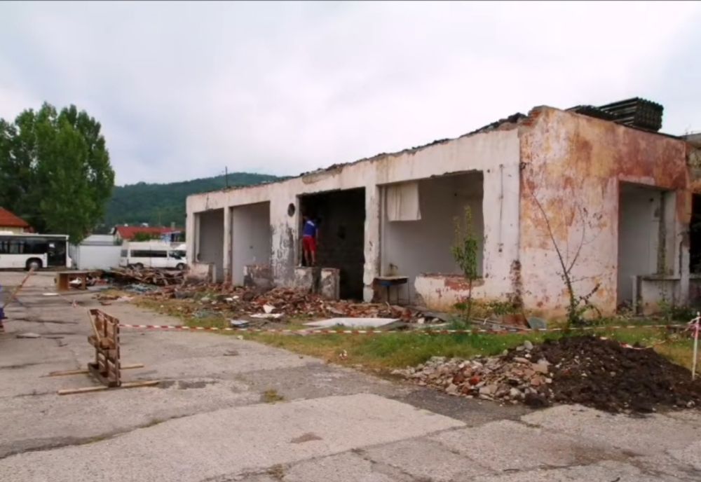 Demolări la Autobaza ETA. În perspectiva alinierii parcului cerinţelor dezvoltării durabile