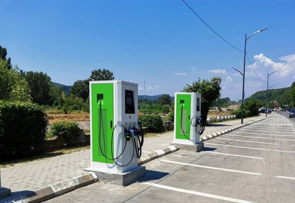 Staţii de încărcare pentru maşinile electrice, cu sprijinul unei finanţări din partea Fondului  de Mediu, acordat primăriei Râmnicului