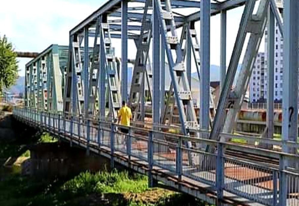 Râmnicu Vâlcea: Trafic pietonal reluat pe podul de cale ferată de peste râul Olăneşti