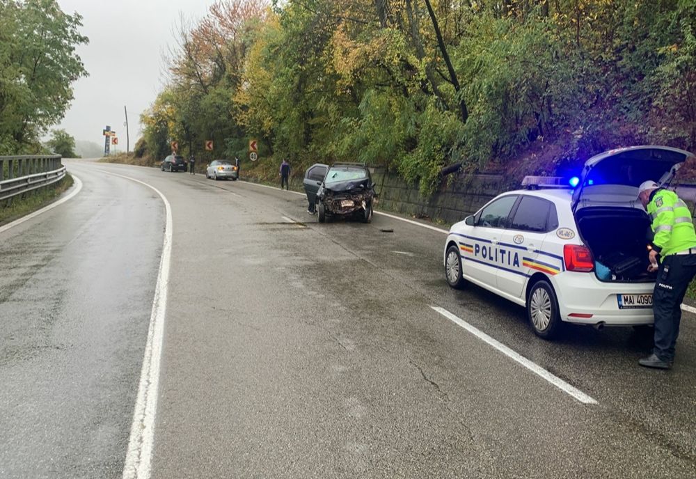 Accident pe DN 7, în Vâlcea: Trei persoane la spital