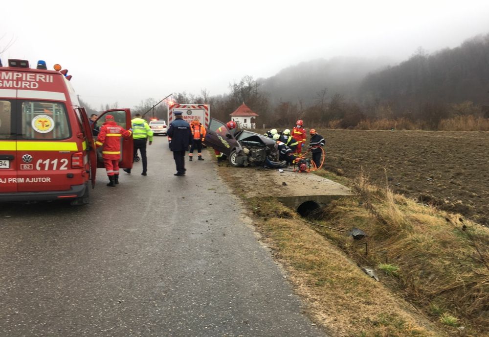 Două persoane rănite într-un accident rutier, în Vâlcea
