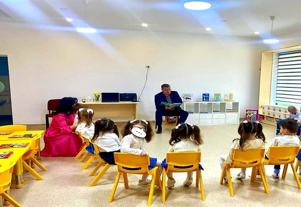 Primarul Râmnicului a citit povești copiilor