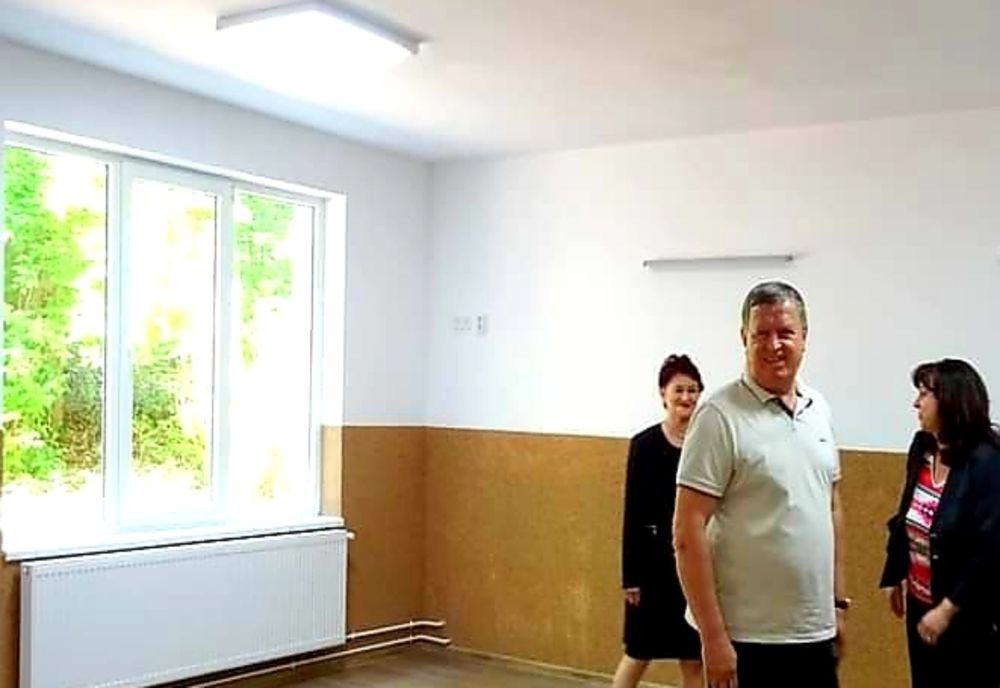 Primarul Râmnicului Mircia Gutău prezent la liceul Forestier. Lucrările pentru reparații la final