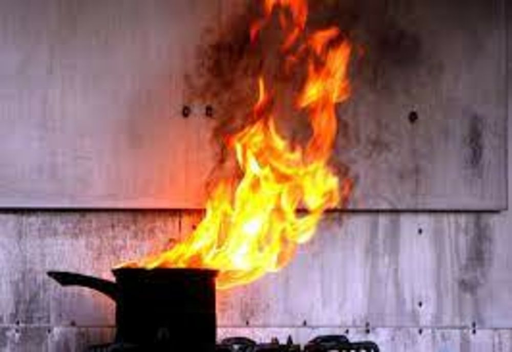 Stradă din Râmnicu Vâlcea blocată din cauza unei oale