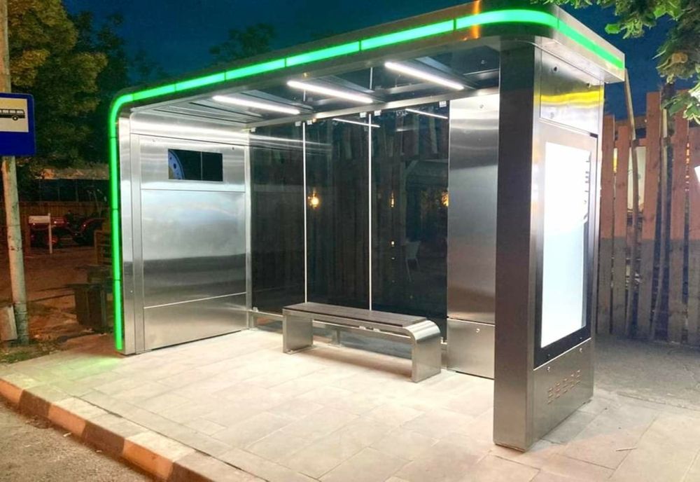 Stație de autobuz modernă. 98 de structuri de acest fel vor fi amplasate în viitor