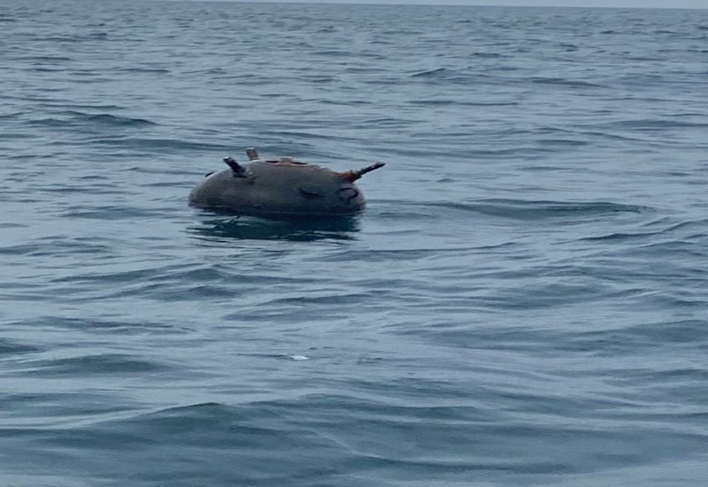 O navă militară românească  a lovit o mină în Marea Neagră