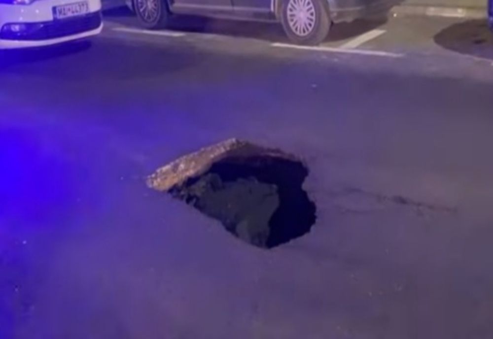  Asfalt spart. Circulația ruteră a fost oprită miercuri seara pe strada Matei Basarab din Râmnicu Vâlcea