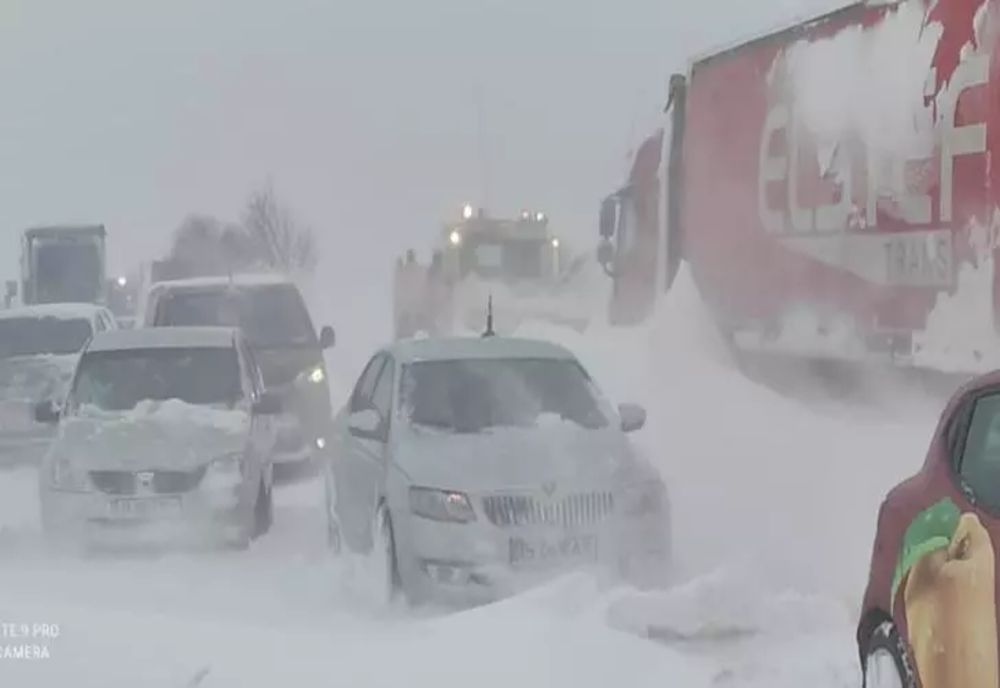 Drum închis din cauza zăpezii abundente. Ce alte drumuri sunt închise astăzi