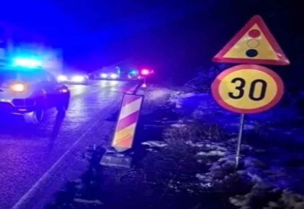 Fisuri la partea carosabilă şi acostamentul şoselei, pe DN7. Restricții la această oră