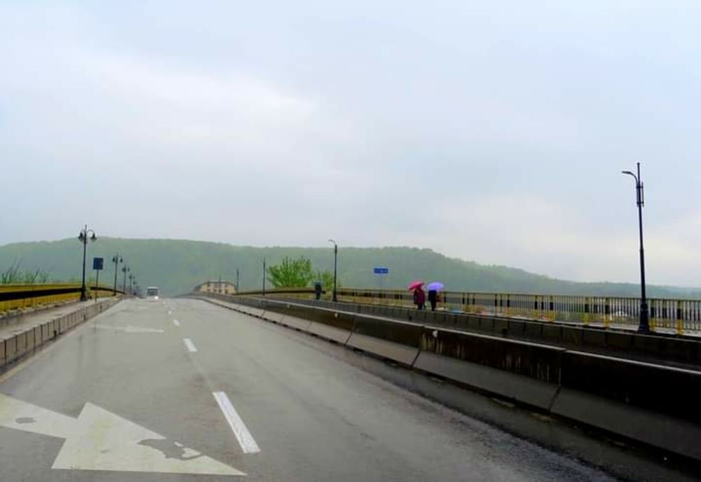 Lămpile din rețeaua de iluminat public de pe podul peste Olt spre Goranu vor fi schimbate