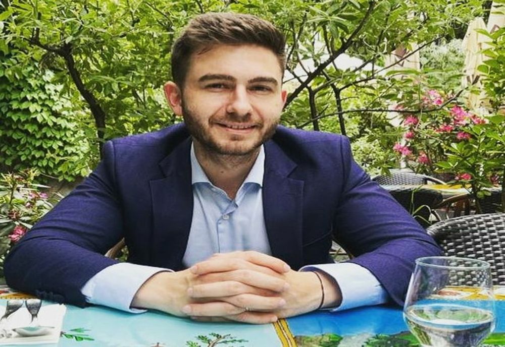 Seducția banilor – O POVESTIRE DE VLAD TOBĂ