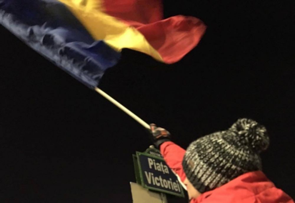 SURSE: REZIȘTII ANULEAZĂ PROTESTUL PRO-EUROPA DIN PIAȚA VICTORIEI ȘI SE ALĂTURĂ MITINGULUI SOCIETĂȚII CIVILE