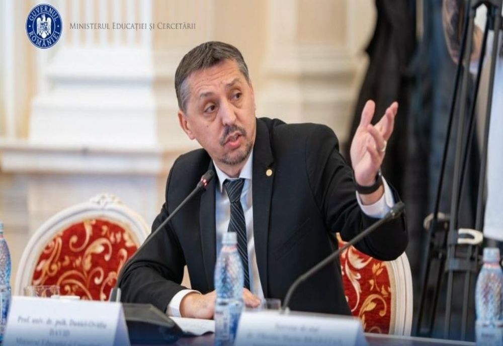 MINISTRUL EDUCAŢIEI LANSEAZĂ UN PROIECT-PILOT DE UTILIZARE A INTELIGENŢEI ARTIFICIALE ÎN ȘCOLI