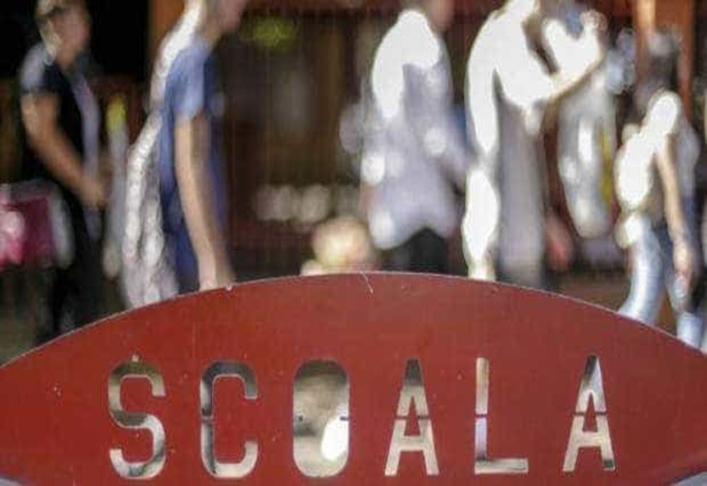 ANUL ȘCOLAR ÎNCEPE CU GREVĂ GENERALĂ. PROFESORII BOICOTEAZĂ FESTIVITĂȚILE DE DESCHIDERE 