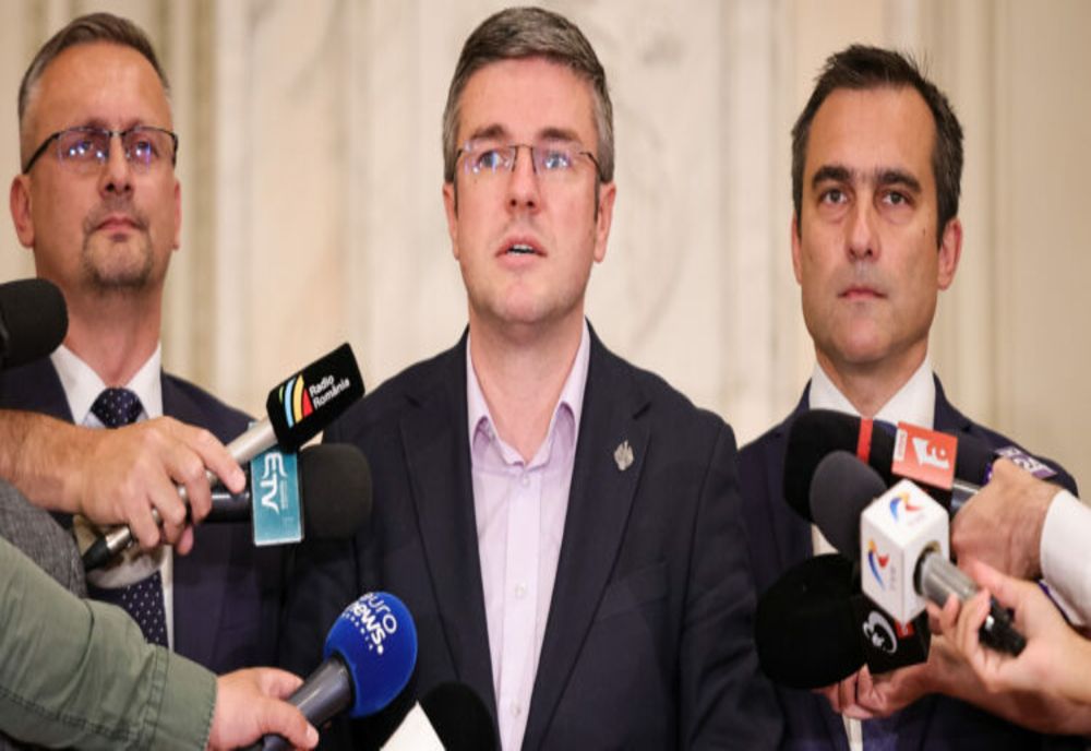 Schimbări majore în Guvern: miniștrii Apărării și Economiei, învestiți marți la Palatul Cotroceni