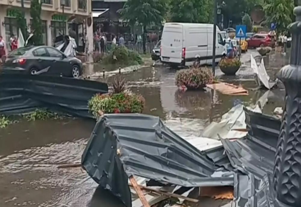 FURTUNĂ LA SINAIA: 16 RĂNIȚI, DINTRE CARE 14 SUNT TURIȘTI STRĂINI 