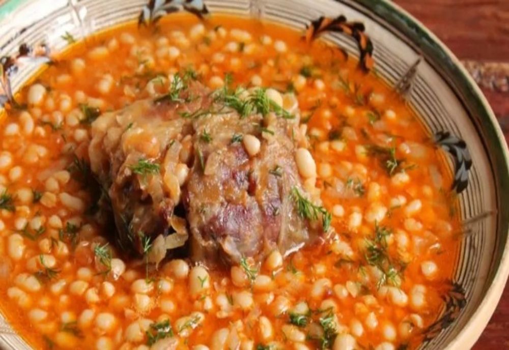 Fasole cu ciolan. Rețeta specială pentru Ziua Națională. Ingredientul secret care îi dă un gust deosebit