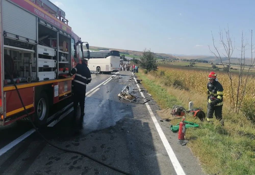 Autocar din Vâlcea, cu 20 de persoane, implicat într-un accident rutier pe DN1, în județul Sibiu
