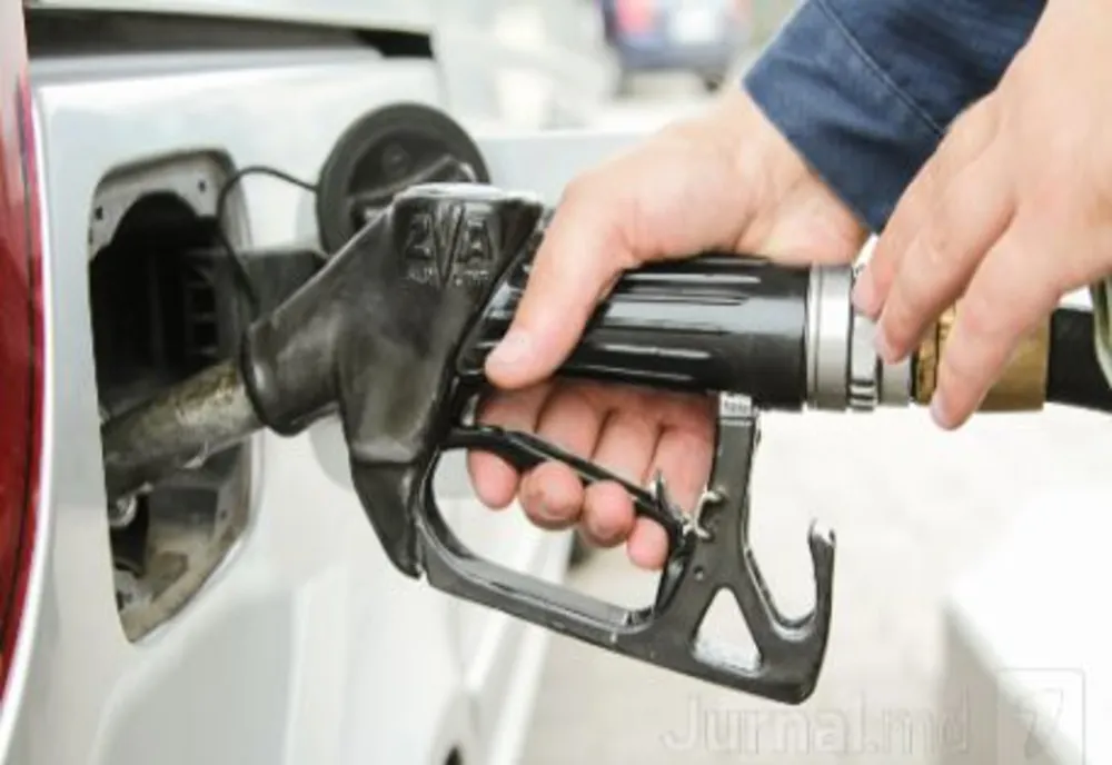 CARBURANȚII, MAI IEFTINI LA POMPĂ
