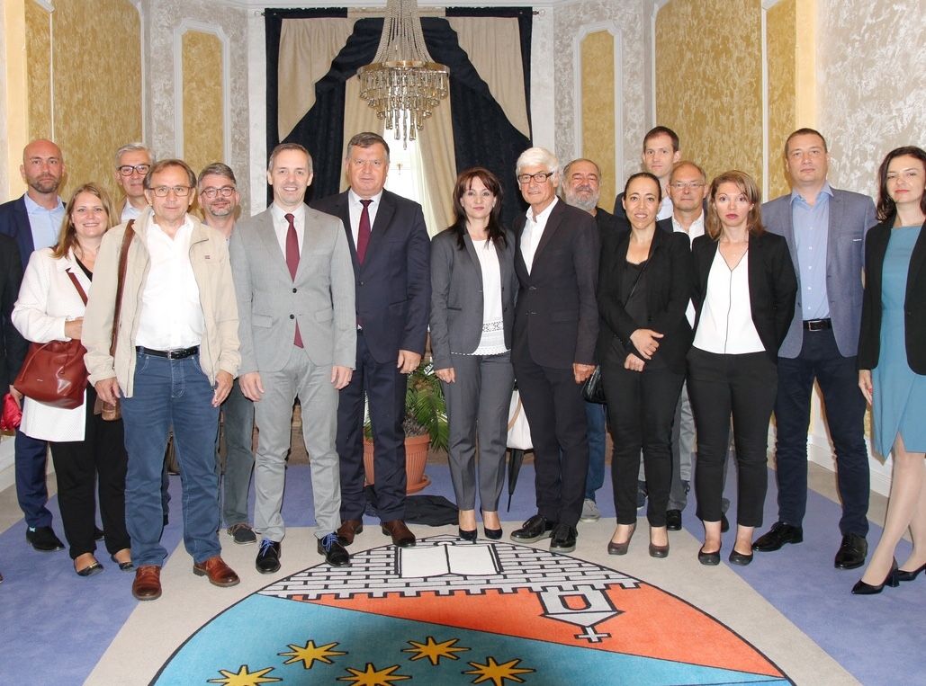 2EA54D68-5C5B-4C1D-A781-2112C273D8BE