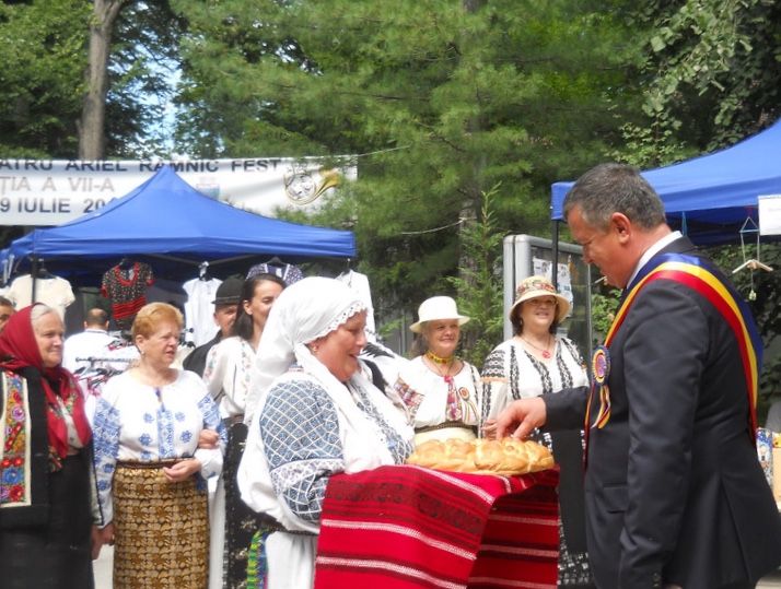 76E5F1B1-2602-4320-8873-523AE2655756