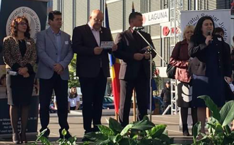 100C4BFC-BC2F-4D4A-9145-740E59D5C3BC